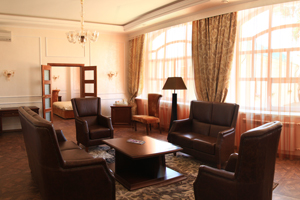 Номер класса люкс в гостинице Оренбурга GRAND HOTEL