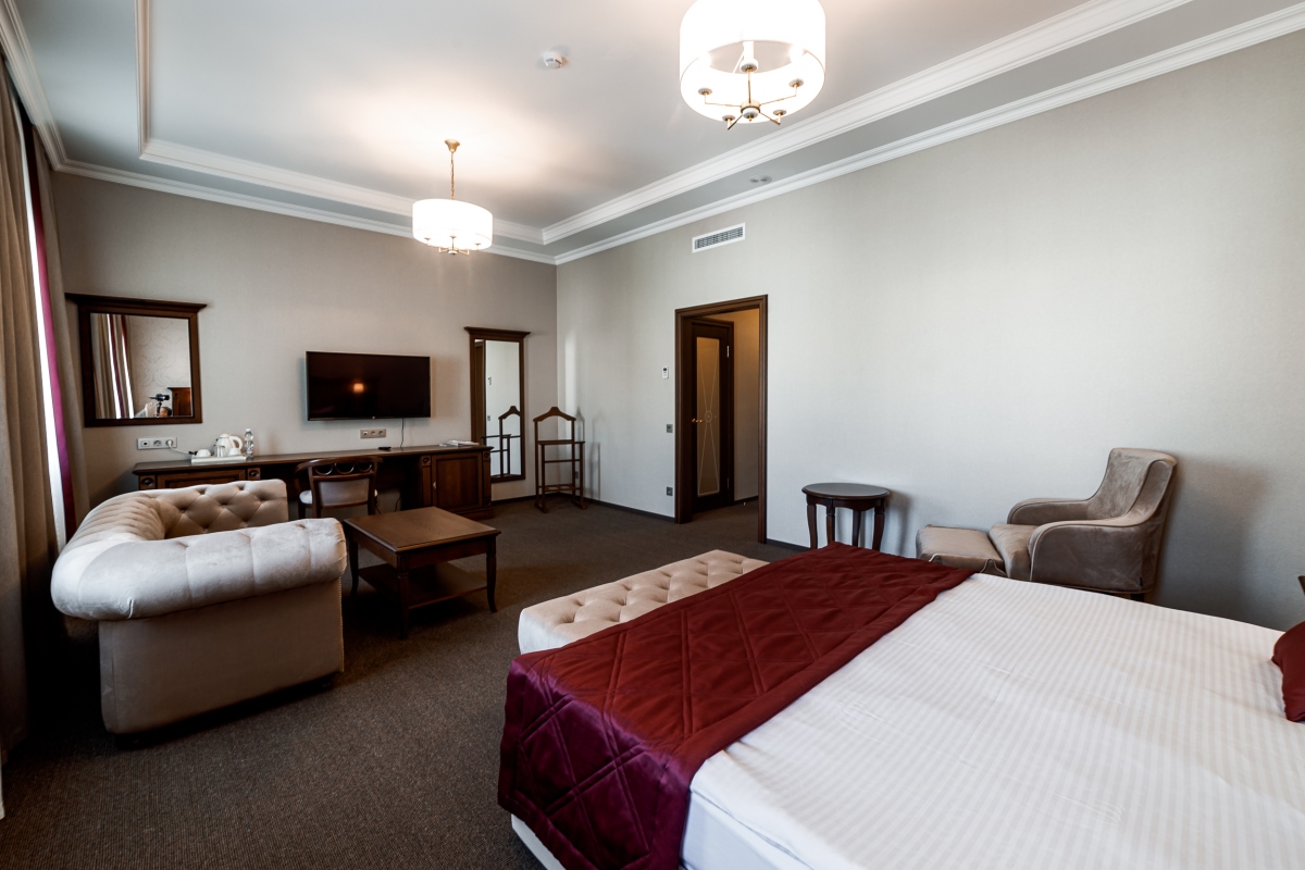 Как снять номер Полулюкс в гостинице Hotel Grand?
